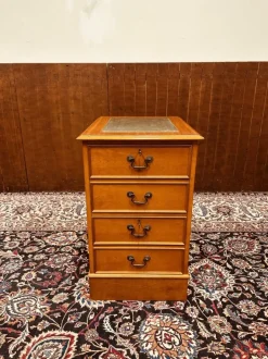 Pamono English Chest of Drawers in Teak