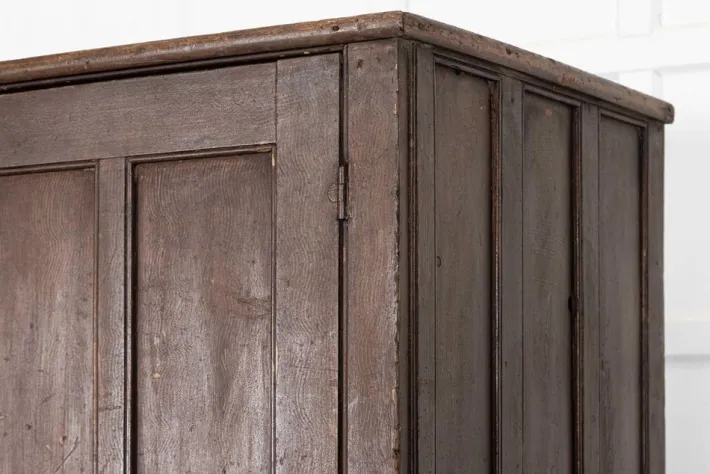 Pamono English Georgian Country Scrumble Grained Pine Housekeepers Cupboard, 1800s Best