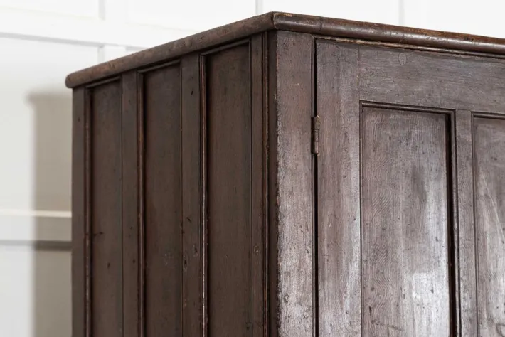 Pamono English Georgian Country Scrumble Grained Pine Housekeepers Cupboard, 1800s Best