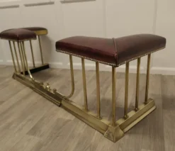 Pamono Extending Brass and Leather Club Fender, 1890s