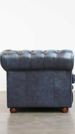Pamono Fantastic 2-Seater Leather Chesterfield Sofa with a Denim Blue Colour.