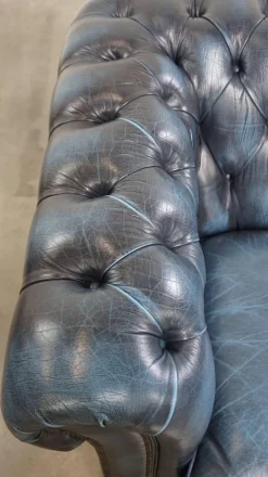 Pamono Fantastic 2-Seater Leather Chesterfield Sofa with a Denim Blue Colour.