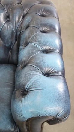 Pamono Fantastic 2-Seater Leather Chesterfield Sofa with a Denim Blue Colour.