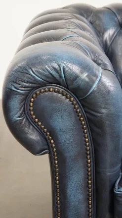 Pamono Fantastic 2-Seater Leather Chesterfield Sofa with a Denim Blue Colour.