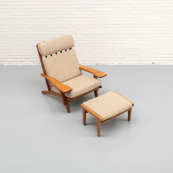 Pamono GE-375 Chair and Ottoman by Hans Wegner for Getama, Set of 2 New