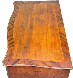 Pamono George III Mahogany Serpentine Chest of Drawers, 1770 Discount