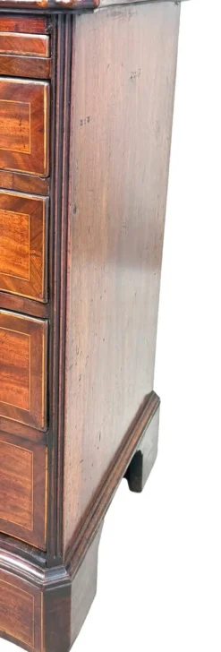Pamono George III Mahogany Serpentine Chest of Drawers, 1770 Discount