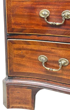 Pamono George III Mahogany Serpentine Chest of Drawers, 1770 Discount