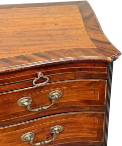 Pamono George III Mahogany Serpentine Chest of Drawers, 1770 Discount