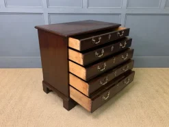Pamono Georgian Mahogany Chest of Drawers, 1790 Outlet