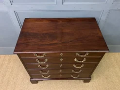 Pamono Georgian Mahogany Chest of Drawers, 1790 Outlet