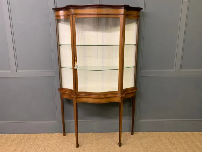 Pamono Inlaid Mahogany Display Cabinet from Maple & Co., 1900 Outlet