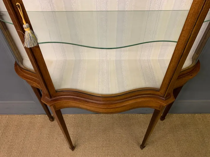 Pamono Inlaid Mahogany Display Cabinet from Maple & Co., 1900 Outlet