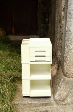 Pamono Italian Cream Storage Trolley in Plastic by Giovanni Pelis for Stile Neolt, 1960s Sale