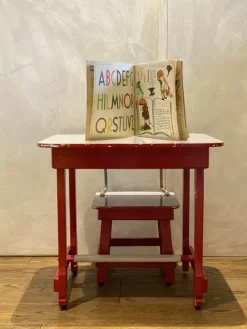 Pamono Italian Nursery School Desk with Chair, 1950s, Set of 2 Online