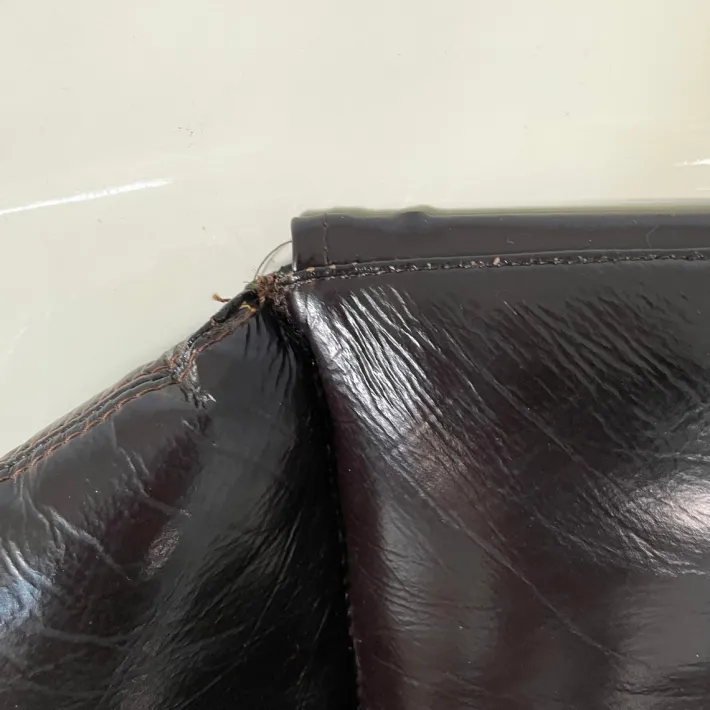 Pamono Italian Space Age Gaia Armchairs in White Fiberglass and Brown Leather by Carlo Bartoli for Arflex, 1970s, Set of 2 Outlet