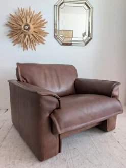 Pamono Large Mid-Century Dutch Buffalo Leather Armchair from Leolux, 1970s Discount