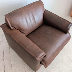 Pamono Large Mid-Century Dutch Buffalo Leather Armchair from Leolux, 1970s Discount