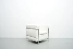 Pamono LC2 Armchair by Le Corbusier, Pierre Jeanneret and Charlotte Perriand for Cassina Discount