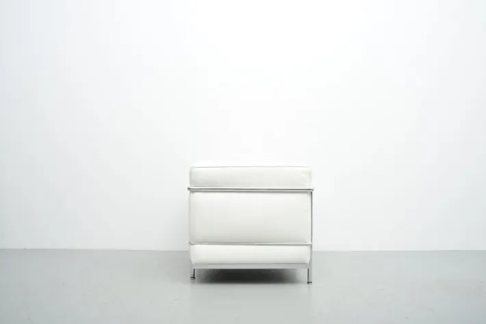 Pamono LC2 Armchair by Le Corbusier, Pierre Jeanneret and Charlotte Perriand for Cassina Discount