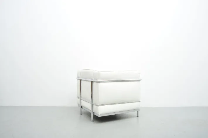 Pamono LC2 Armchair by Le Corbusier, Pierre Jeanneret and Charlotte Perriand for Cassina Discount