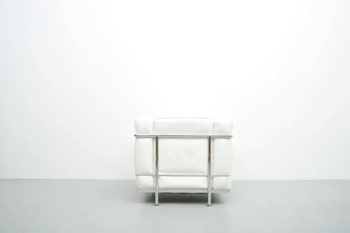 Pamono LC2 Armchair by Le Corbusier, Pierre Jeanneret and Charlotte Perriand for Cassina Discount