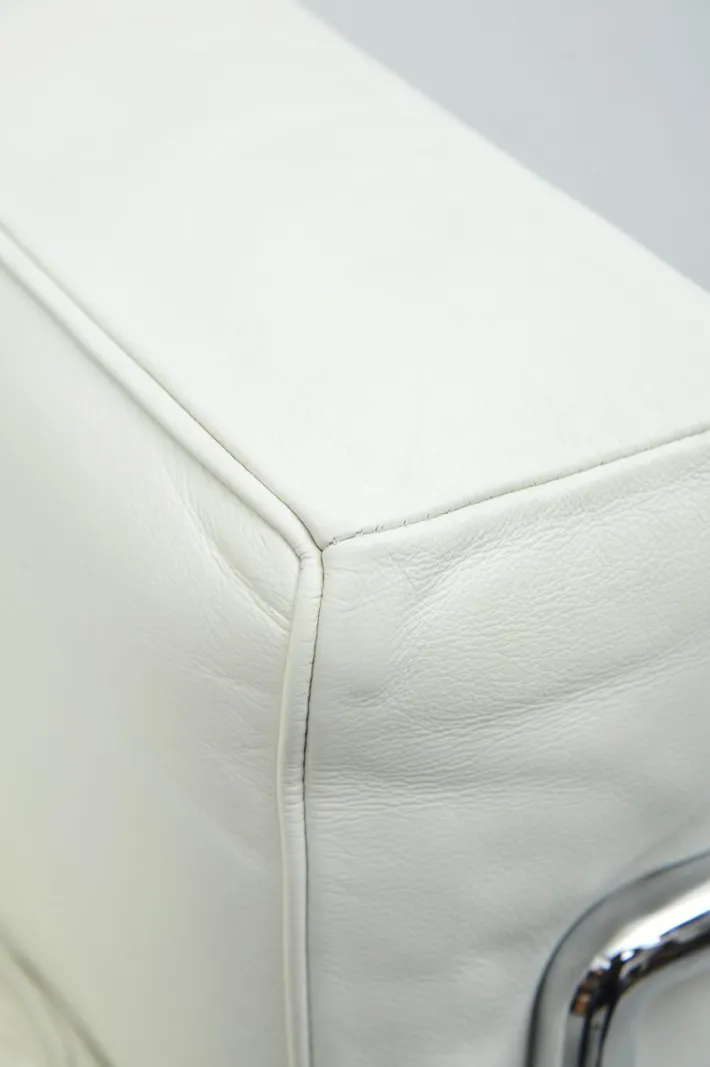 Pamono LC2 Armchair by Le Corbusier, Pierre Jeanneret and Charlotte Perriand for Cassina Discount