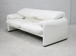 Pamono Maralunga Sofa in White Leather by Vico Magistretti for Cassina, Italy, 1970s New