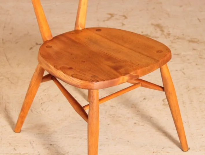 Pamono Mid-Century Blue Dot Children's Chair from Ercol, 1960s Outlet