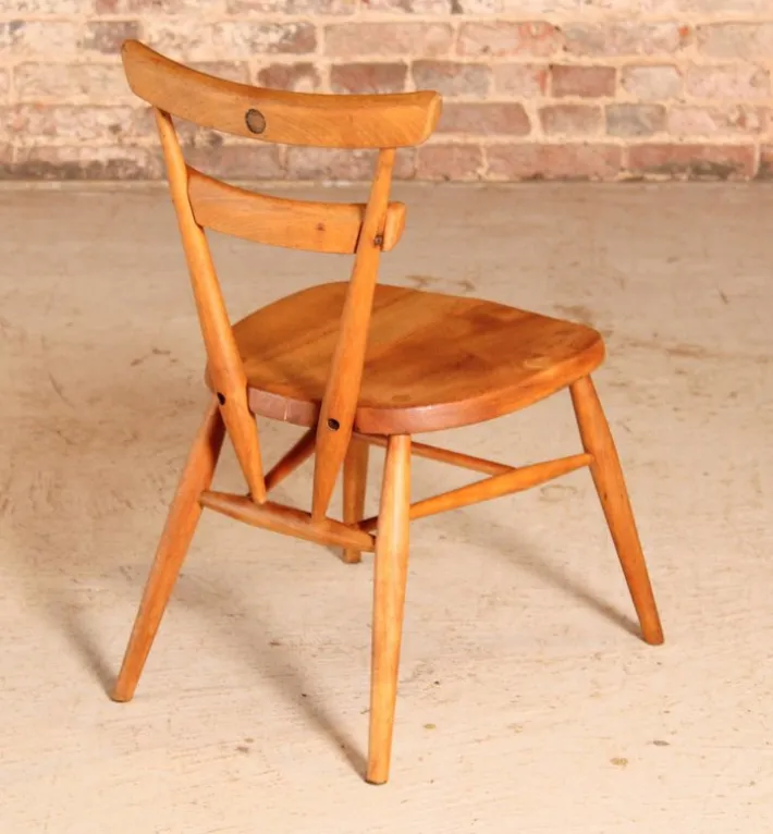 Pamono Mid-Century Blue Dot Children's Chair from Ercol, 1960s Outlet