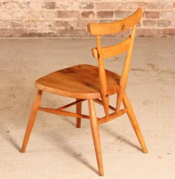 Pamono Mid-Century Blue Dot Children's Chair from Ercol, 1960s Outlet