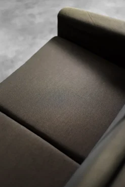 Pamono Mid-Century Danish Modern Brown 3-Seater Sofa by Folke Ohlsson for Fritz Hansen, 1960s Sale