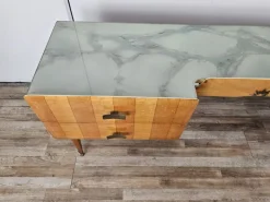 Pamono Mid-Century Italian Maple and Glass Chest of Drawers with Brass Details, 1950s Sale