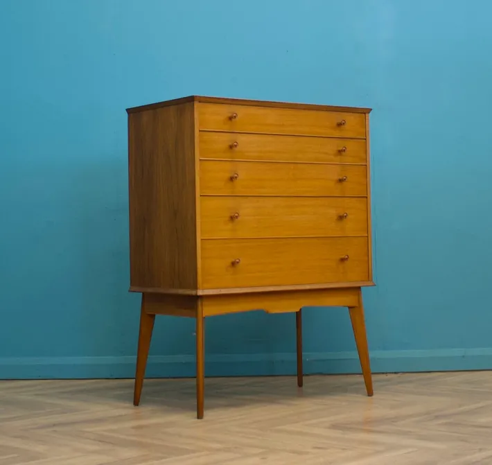Pamono Mid-Century Modern Chest of Drawers in Walnut by Alfred Cox, 1950s Sale
