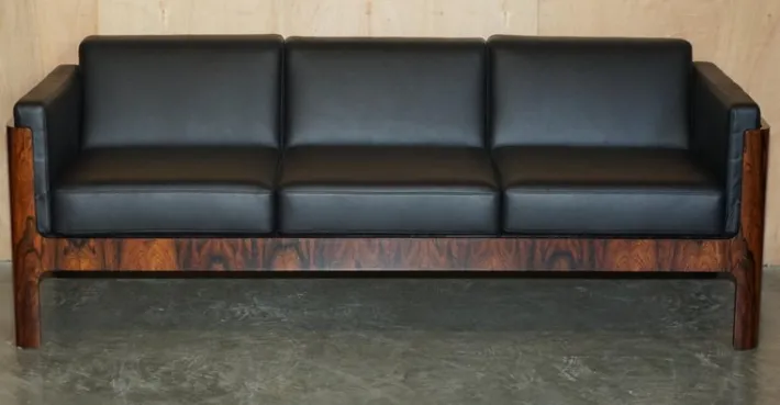 Pamono Mid-Century Modern Three-Seater Sofa in Hardwood, 1966 Outlet