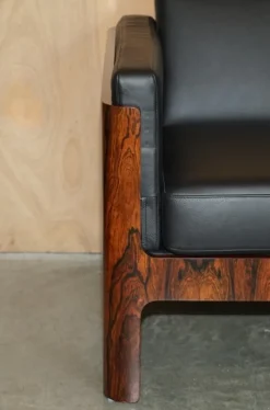 Pamono Mid-Century Modern Three-Seater Sofa in Hardwood, 1966 Outlet