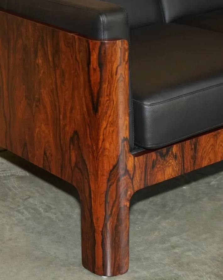 Pamono Mid-Century Modern Three-Seater Sofa in Hardwood, 1966 Outlet