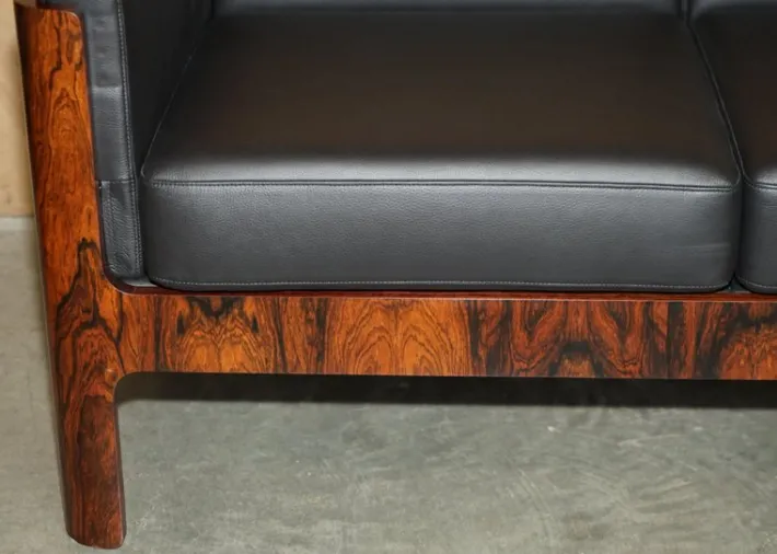 Pamono Mid-Century Modern Three-Seater Sofa in Hardwood, 1966 Outlet