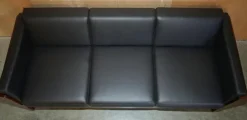 Pamono Mid-Century Modern Three-Seater Sofa in Hardwood, 1966 Outlet