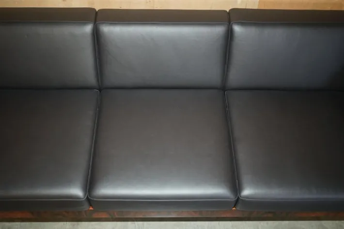 Pamono Mid-Century Modern Three-Seater Sofa in Hardwood, 1966 Outlet