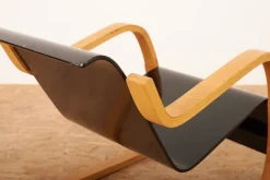 Pamono Model 31 Cantilever Chair in Molded Birch & Plywood by Alvar Aalto for Wohnbedarf, 1932 Outlet