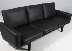 Pamono Model 236/3 3-Seater Sofa in Black Leather and Black Oak attributed to Hans J. Wegner for Getama Outlet