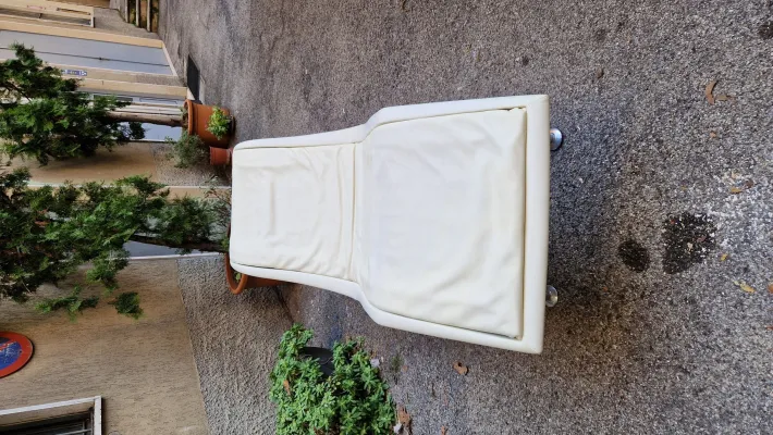 Pamono Model Larus Massaging Chaise Longue in White Leather from Poltrona Frau, 2000 Hot