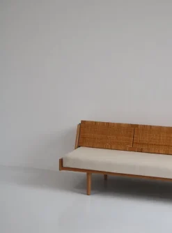 Pamono Oak and Rattan GE7 Daybed by Hans J. Wegner for GETAMA Clearance