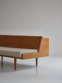 Pamono Oak and Rattan GE7 Daybed by Hans J. Wegner for GETAMA Clearance