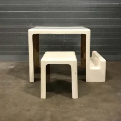 Pamono Off-White Plastic Childrens Desk and Stool, 1970s, Set 2 Online