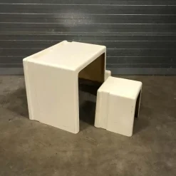 Pamono Off-White Plastic Childrens Desk and Stool, 1970s, Set 2 Online