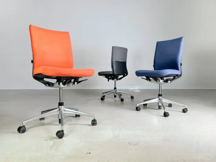 Pamono Red, Blue, Gray & Black Office T-Chair from Vitra Outlet