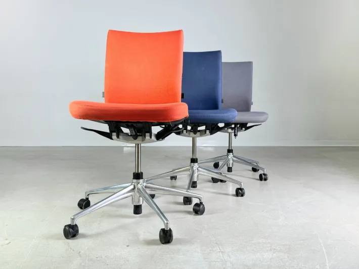 Pamono Red, Blue, Gray & Black Office T-Chair from Vitra Outlet