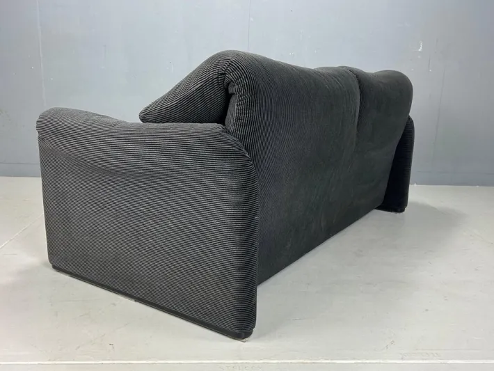 Pamono 2-Seater Sofa and Lounge Chair for Cassina attributed to Vico Magistretti for Cassina, 1970s, Set of 2 Discount